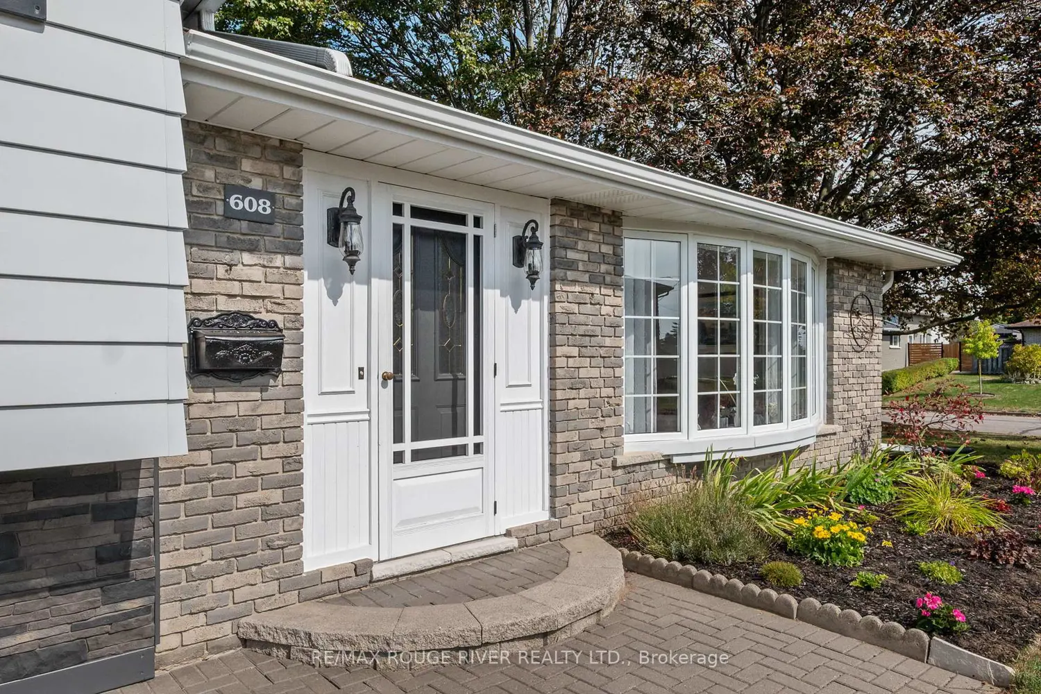 608 Elizabeth Street photo 2