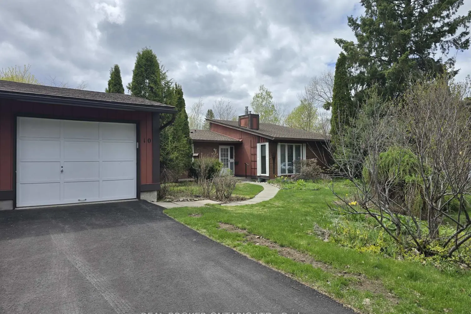 10 Amundsen Crescent