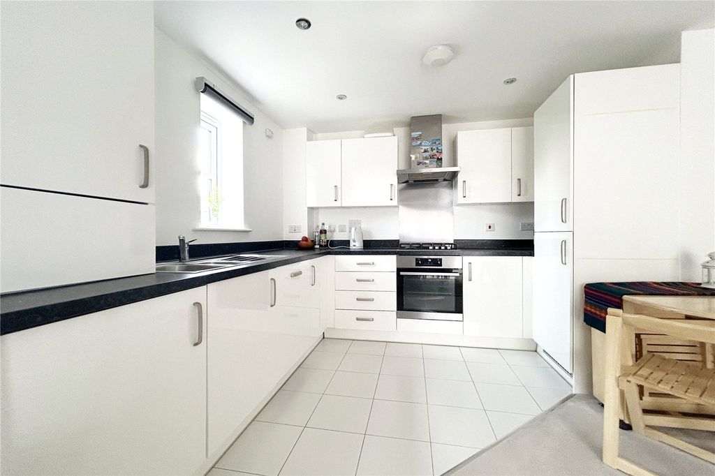 Additional image 3 of 2 bed flat for saleCarter Court, Hook, Hampshire RG27