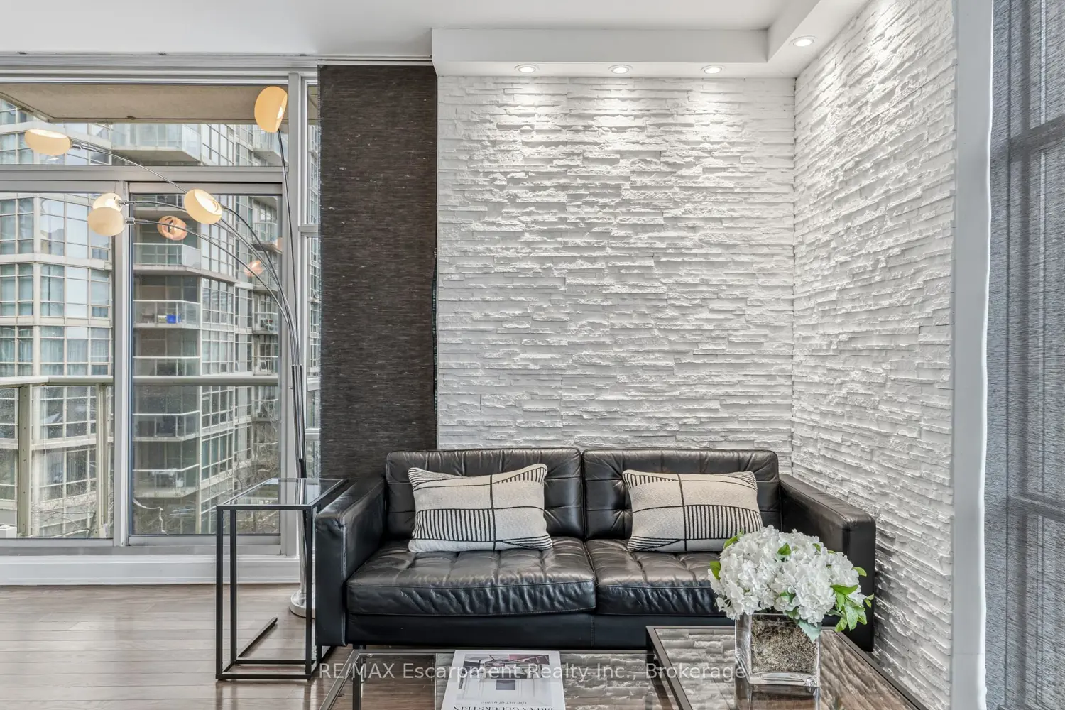 Additional image 5 of 9 Spadina Avenue 303