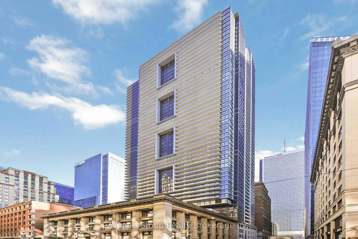 2020 Bathurst Street 827 photo 2