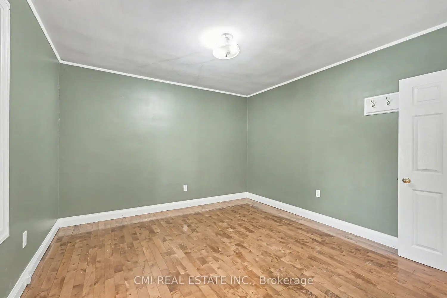 3440 Simcoe Street photo 4