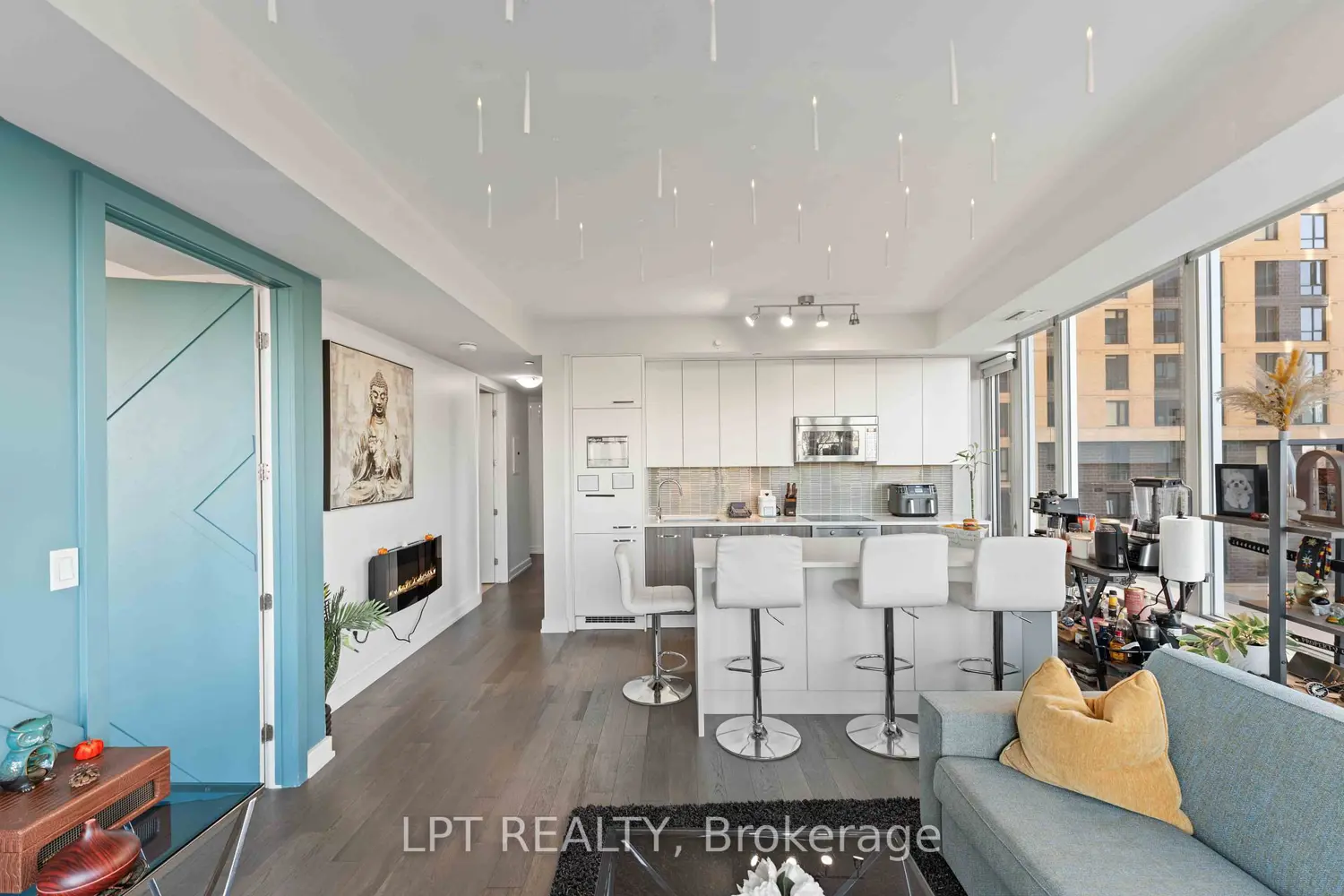 111 Champagne Avenue 307 photo 4