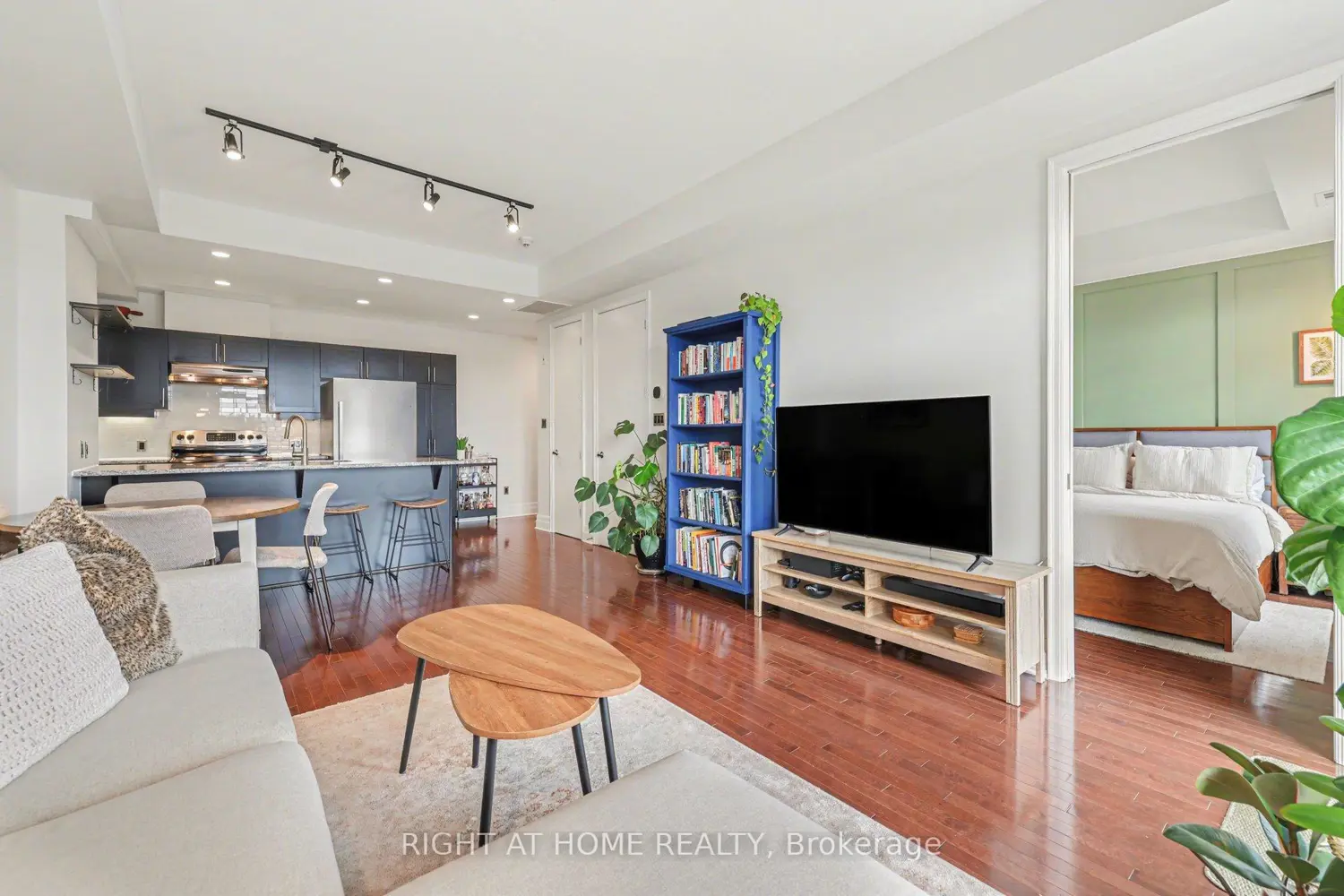 Additional image 3 of 330 Loretta Avenue 810