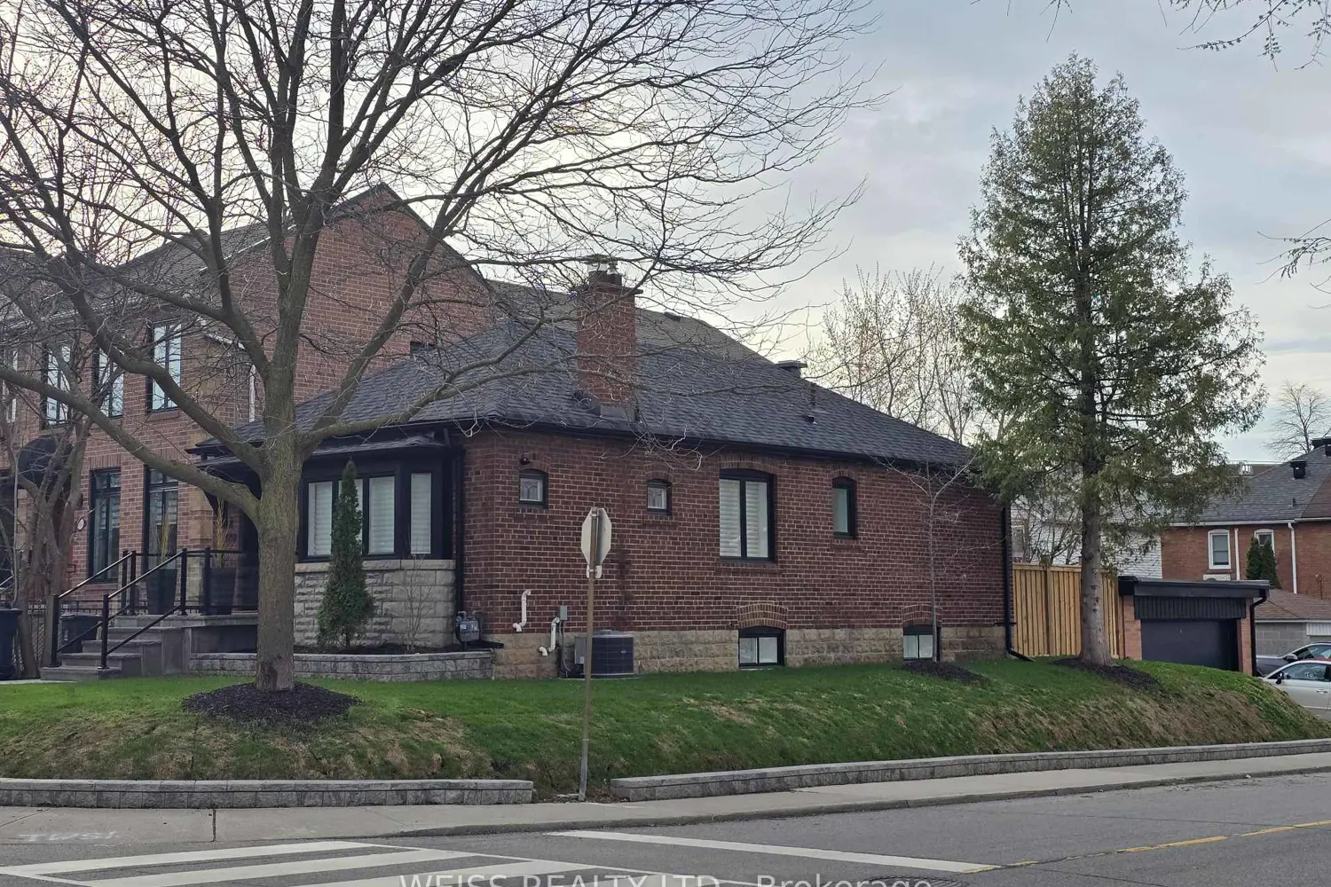 199 Glengarry Avenue