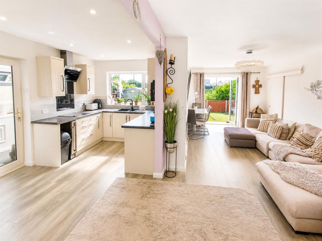 Additional image 7 of 4 bed detached bungalow for saleAshcourt Drive, Hornsea HU18