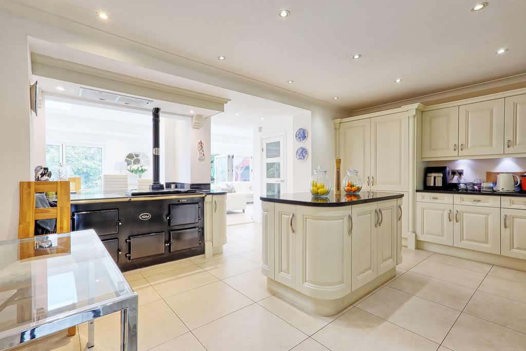 Additional image 12 of 6 bed detached house for saleErnest Road, Emerson Park RM11