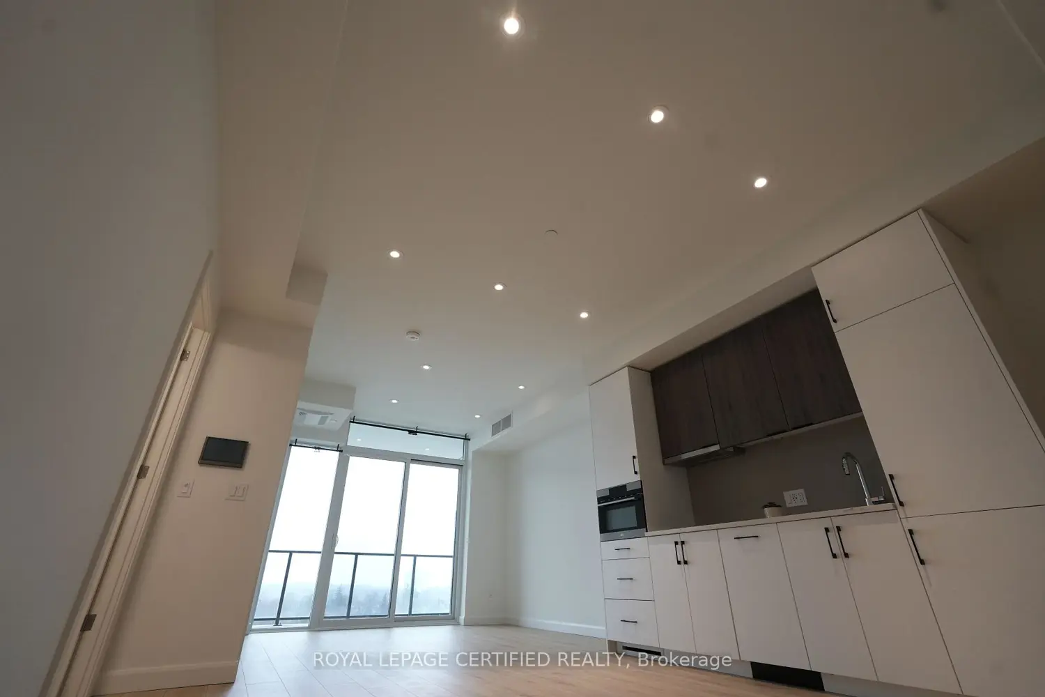 741 King Street 903 photo 2