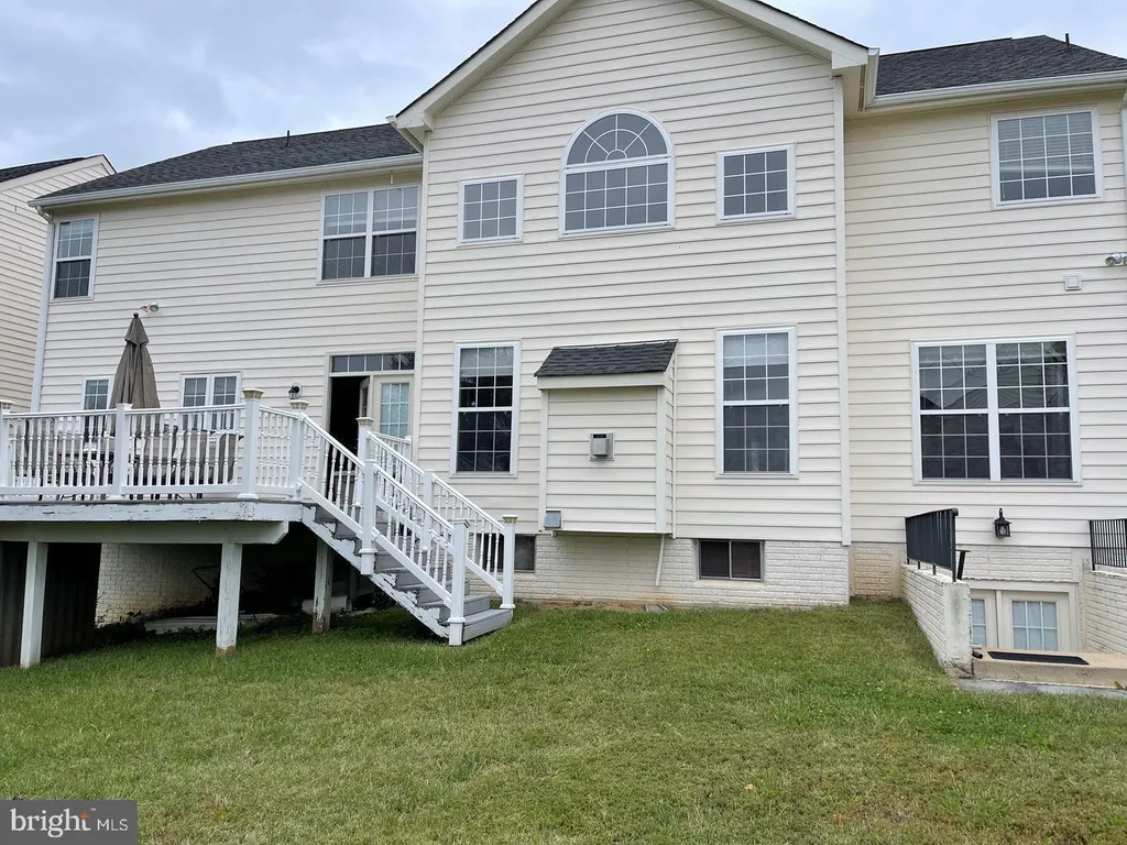 8776 Lords View Loop, Gainesville, VA 20155 photo 2