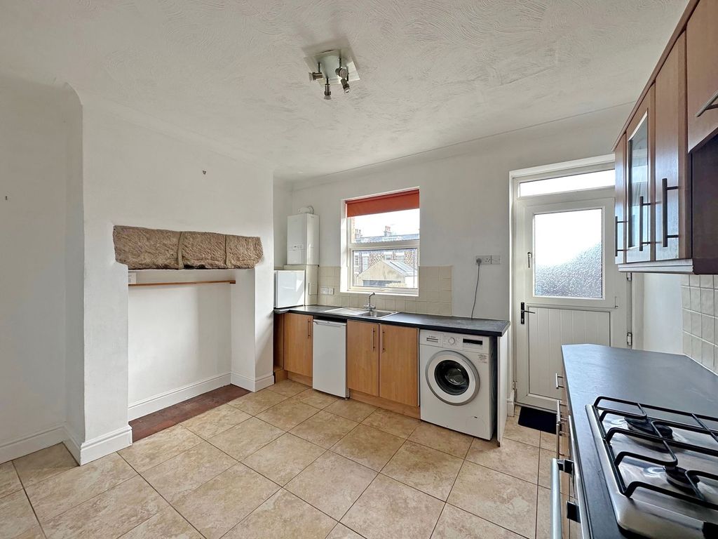 3 bed terraced house for saleStonefall Avenue, Harrogate HG2 photo 3