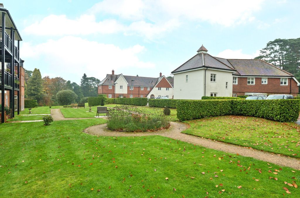 Additional image 17 of 2 bed flat for saleHindhead, Surrey GU26