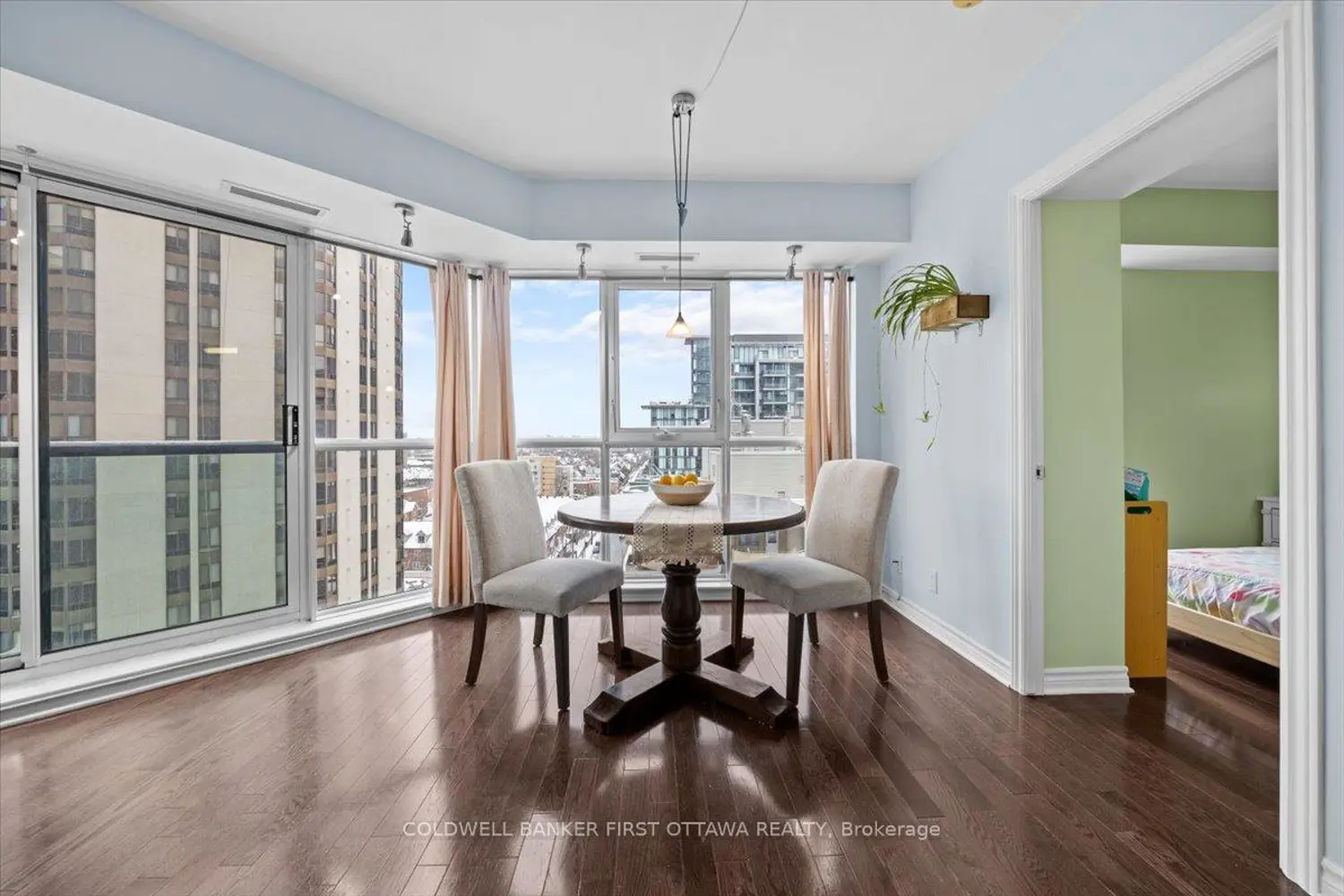 Additional image 2 of 445 Laurier Avenue 1401