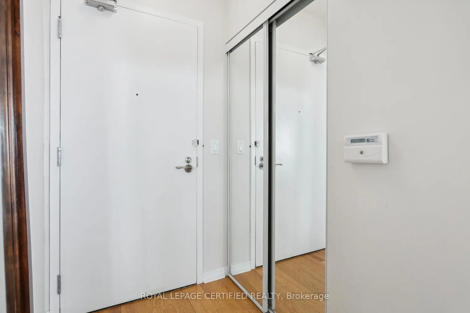 2240 Lakeshore Boulevard 1208 photo 3