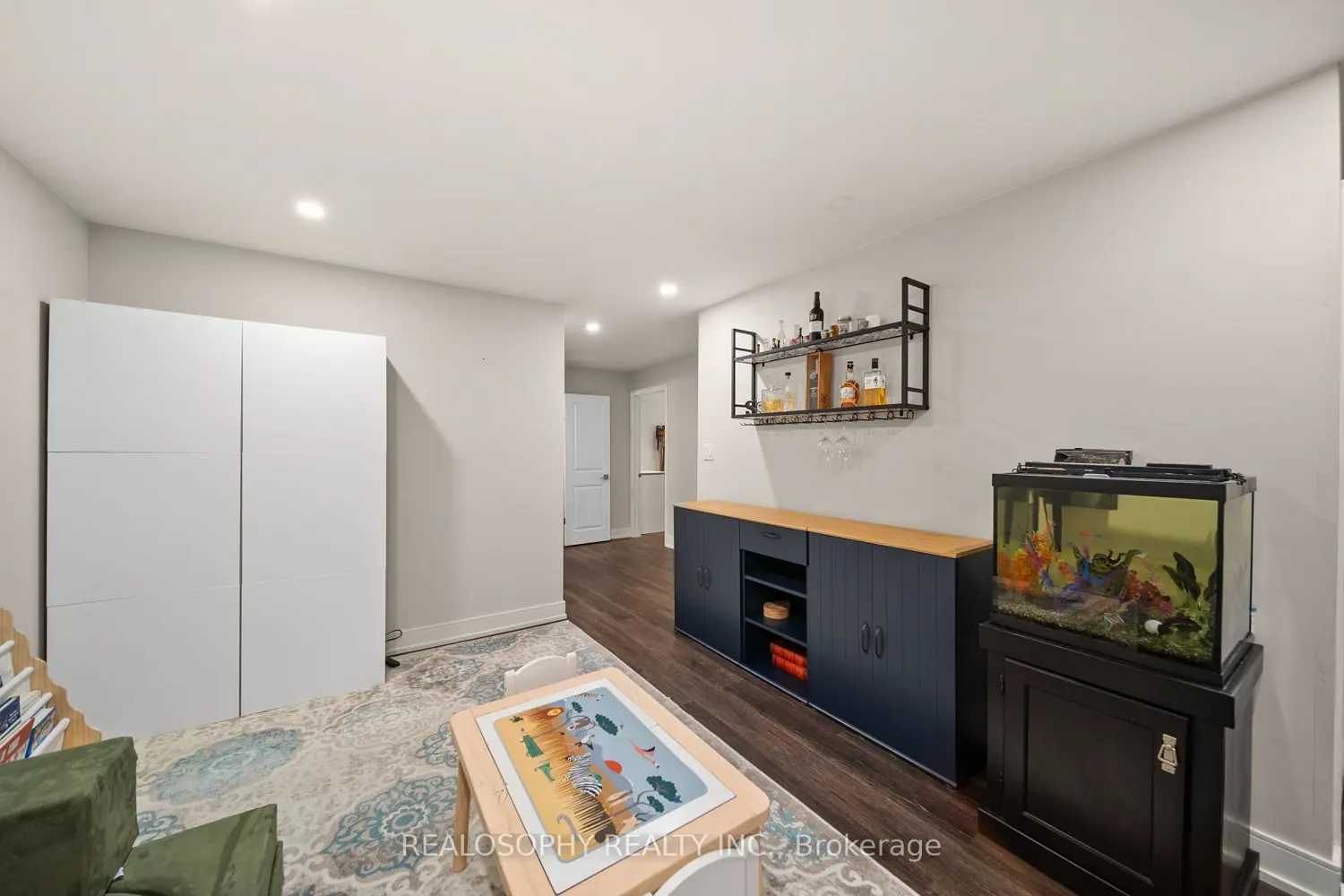17 Pioneer Drive photo 3