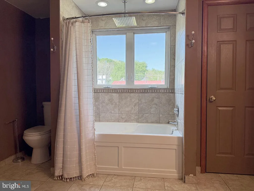 Additional image 16 of 233 N 5th Street, Newport, PA 17074