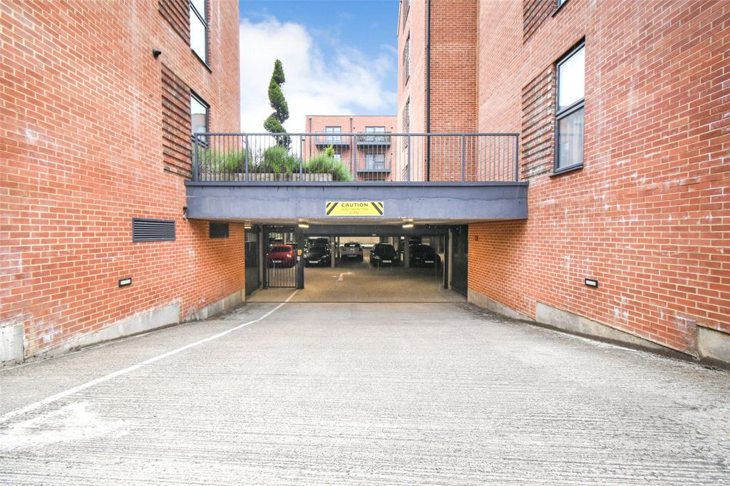 Additional image 16 of 2 bed flat for saleStation Road, Hook, Hampshire RG27