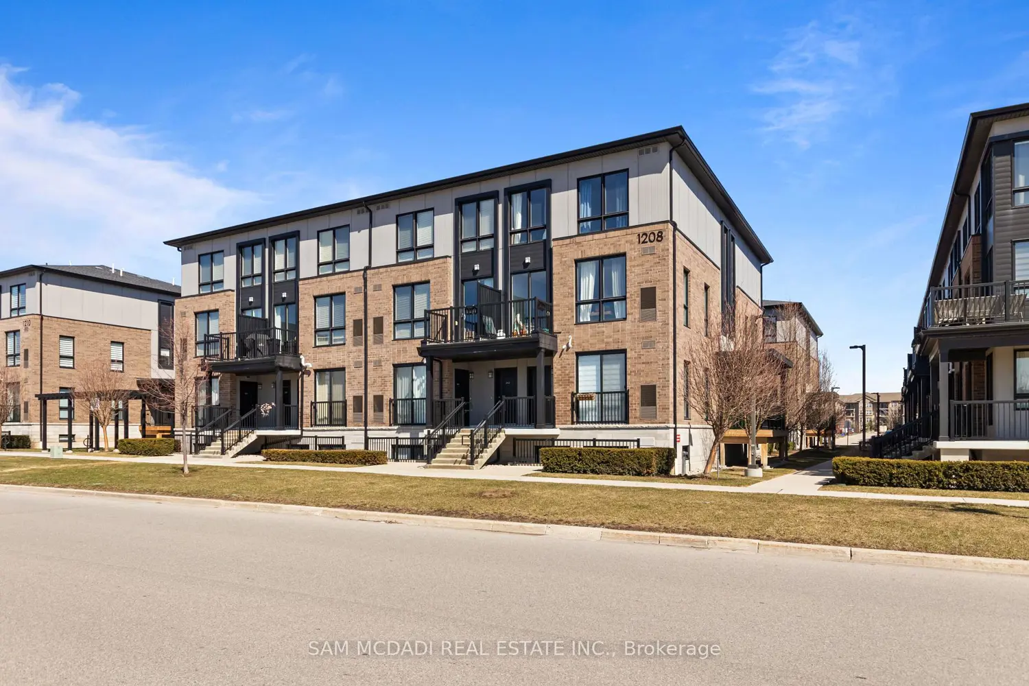 1208 Main Street 201
