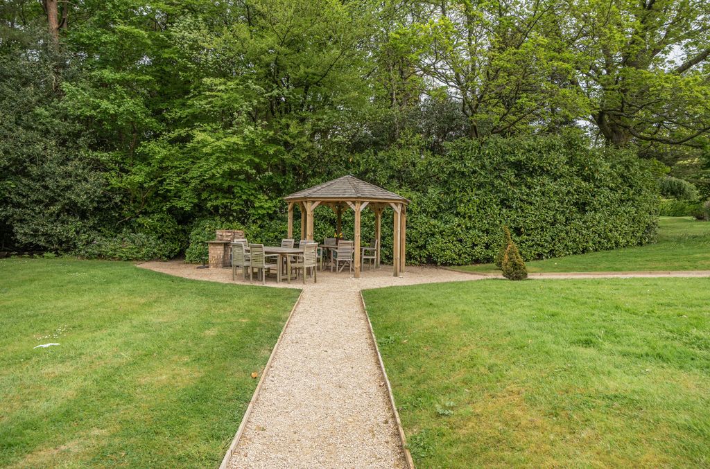 Additional image 6 of 2 bed flat for saleBeacon Crescent, Hindhead, Surrey GU26