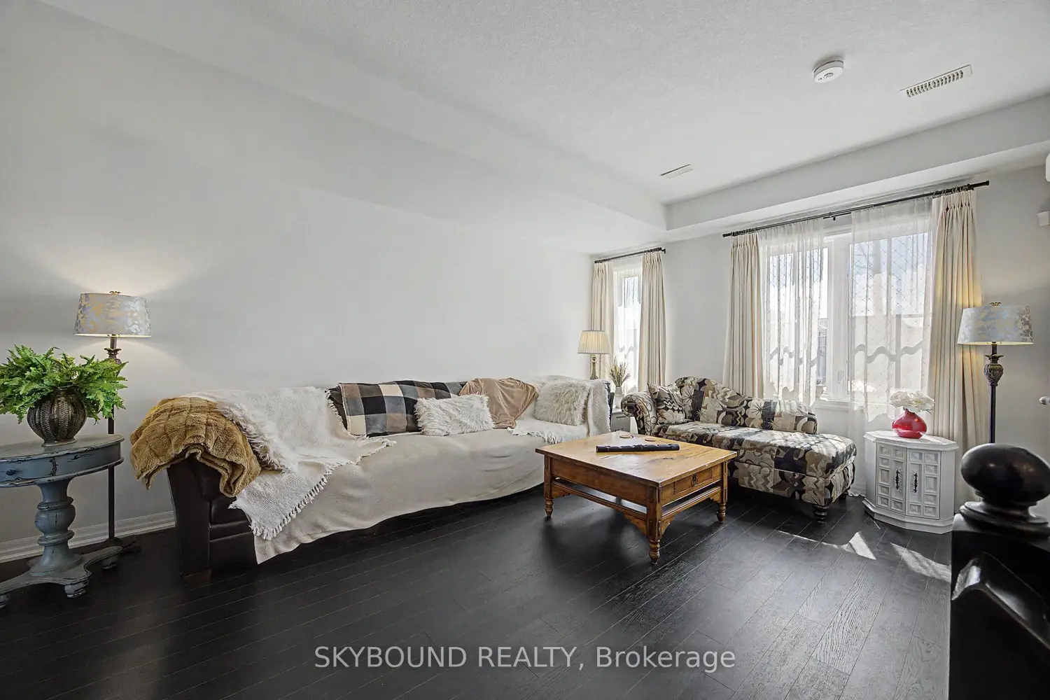 290 Barton Street 3 photo 3