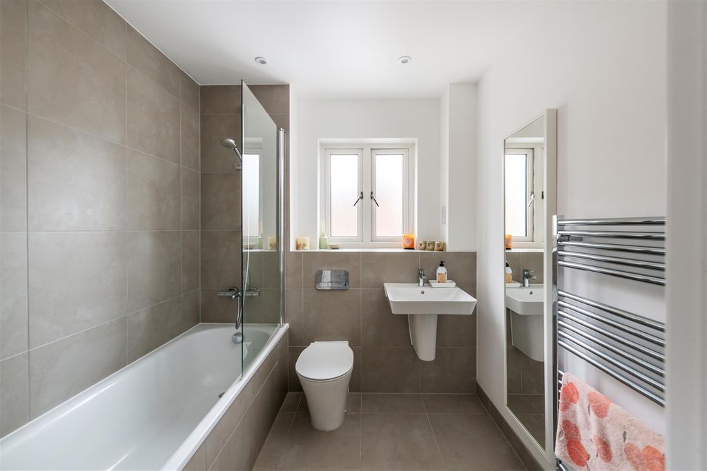 Additional image 13 of 2 bed flat for saleBrocklehurst Way, Horley RH6