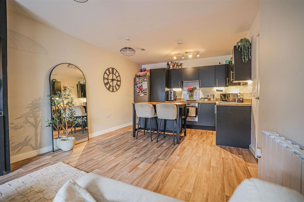 Additional image 10 of 2 bed flat for saleFrogmore Road, Hemel Hempstead HP3