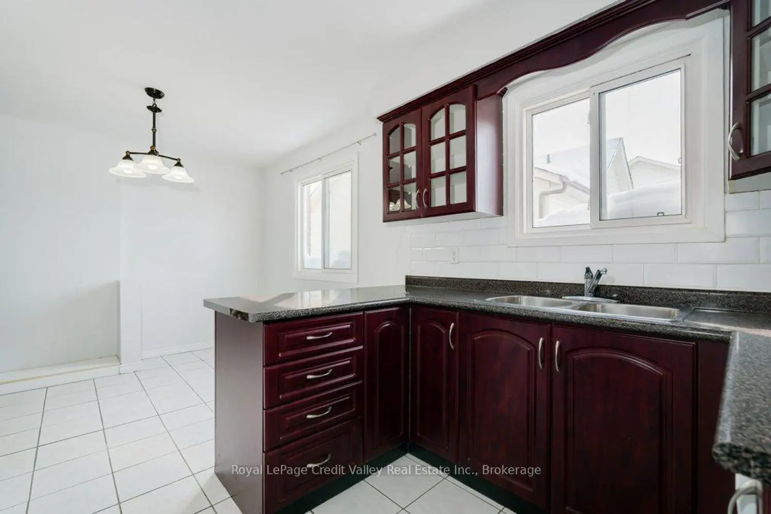 376 Hansen Road photo 4