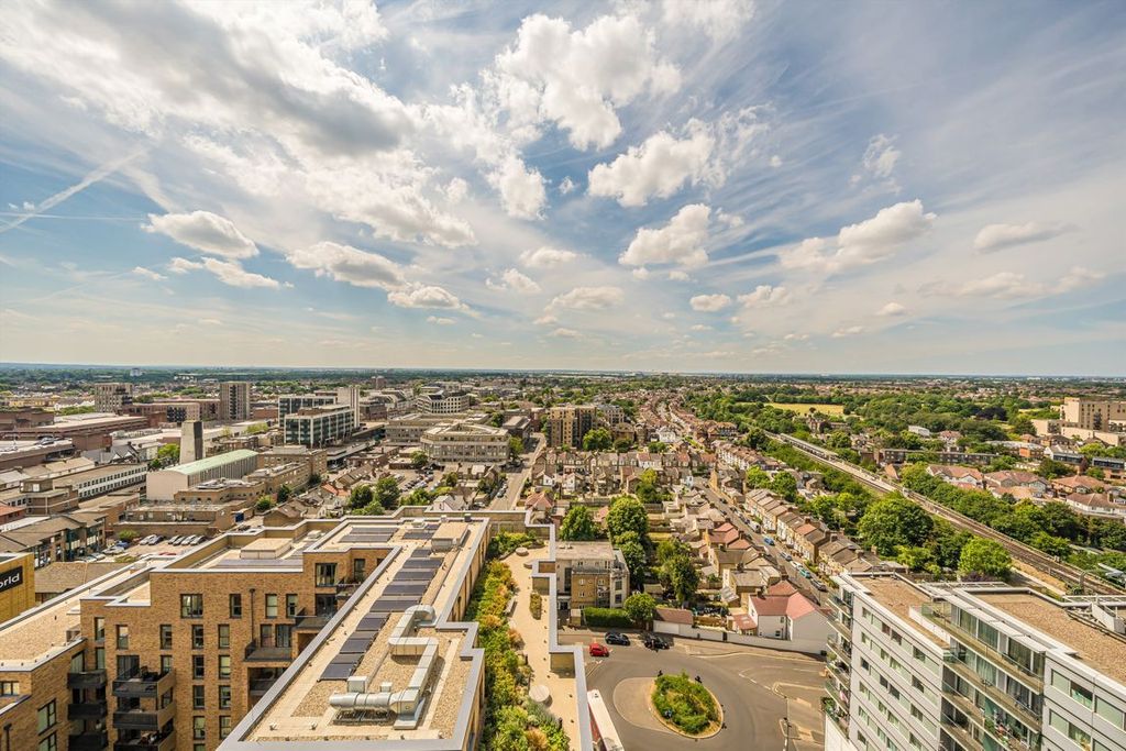 Additional image 2 of 3 bed flat for salePrince Regent Road, Hounslow TW3