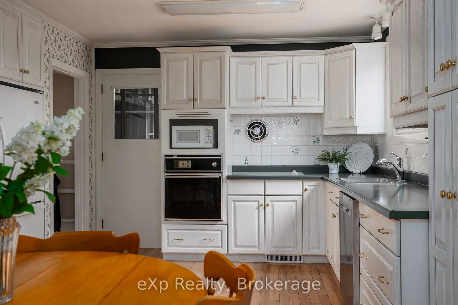 570 7Th Street photo 3