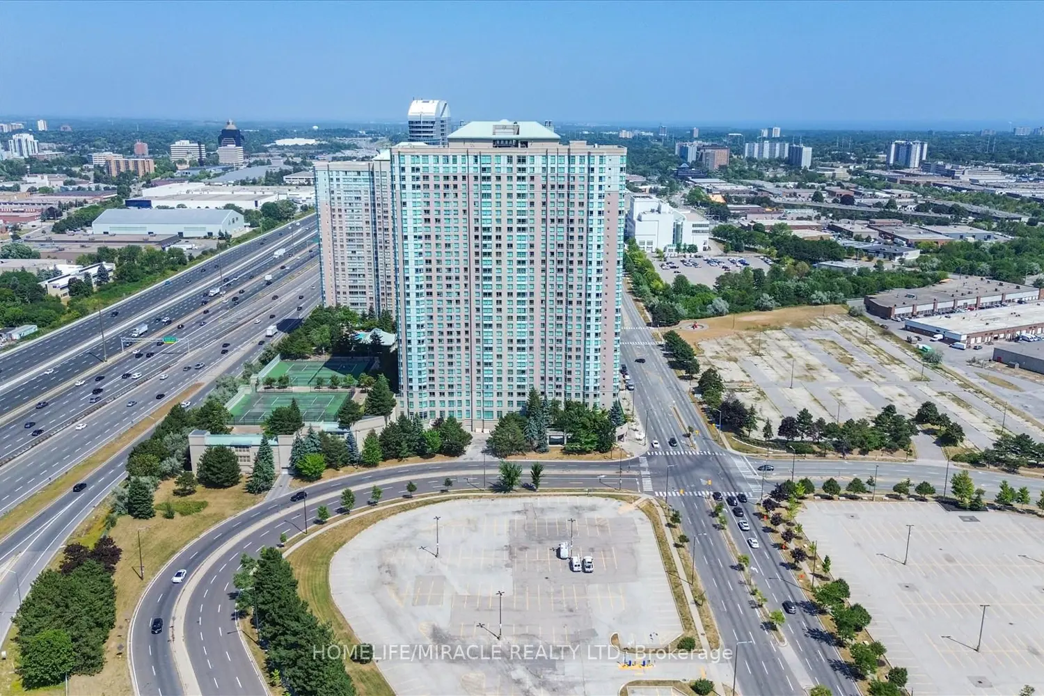 68 Corporate Drive 3521 photo 3