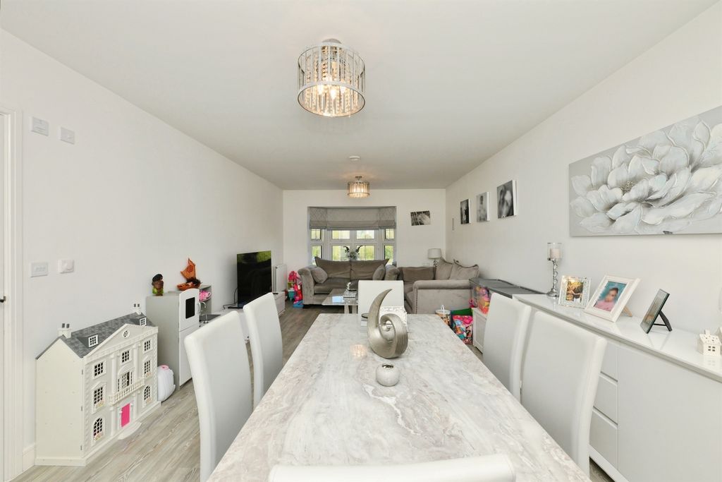 Additional image 14 of 2 bed flat for saleMoye Close, Hoddesdon EN11
