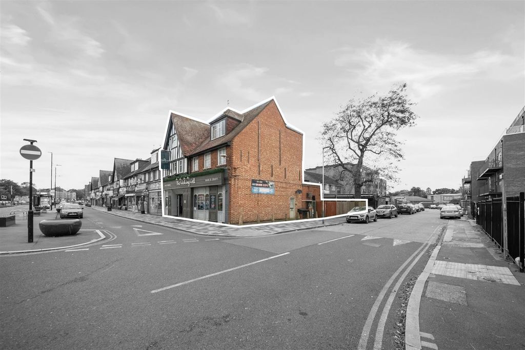 Additional image 8 of 6 bed property for saleUxbridge Road, Hayes UB4
