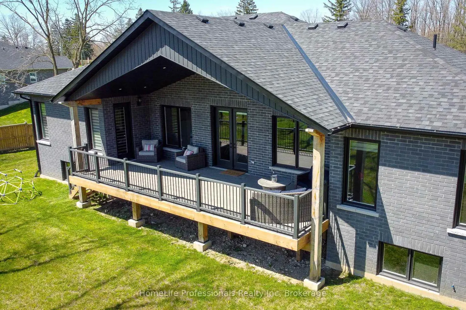 1266 Colborne Street photo 4