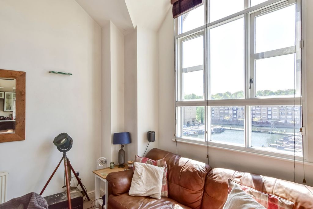 Additional image 9 of 3 bed flat for saleEvans Wharf, Hemel Hempstead HP3