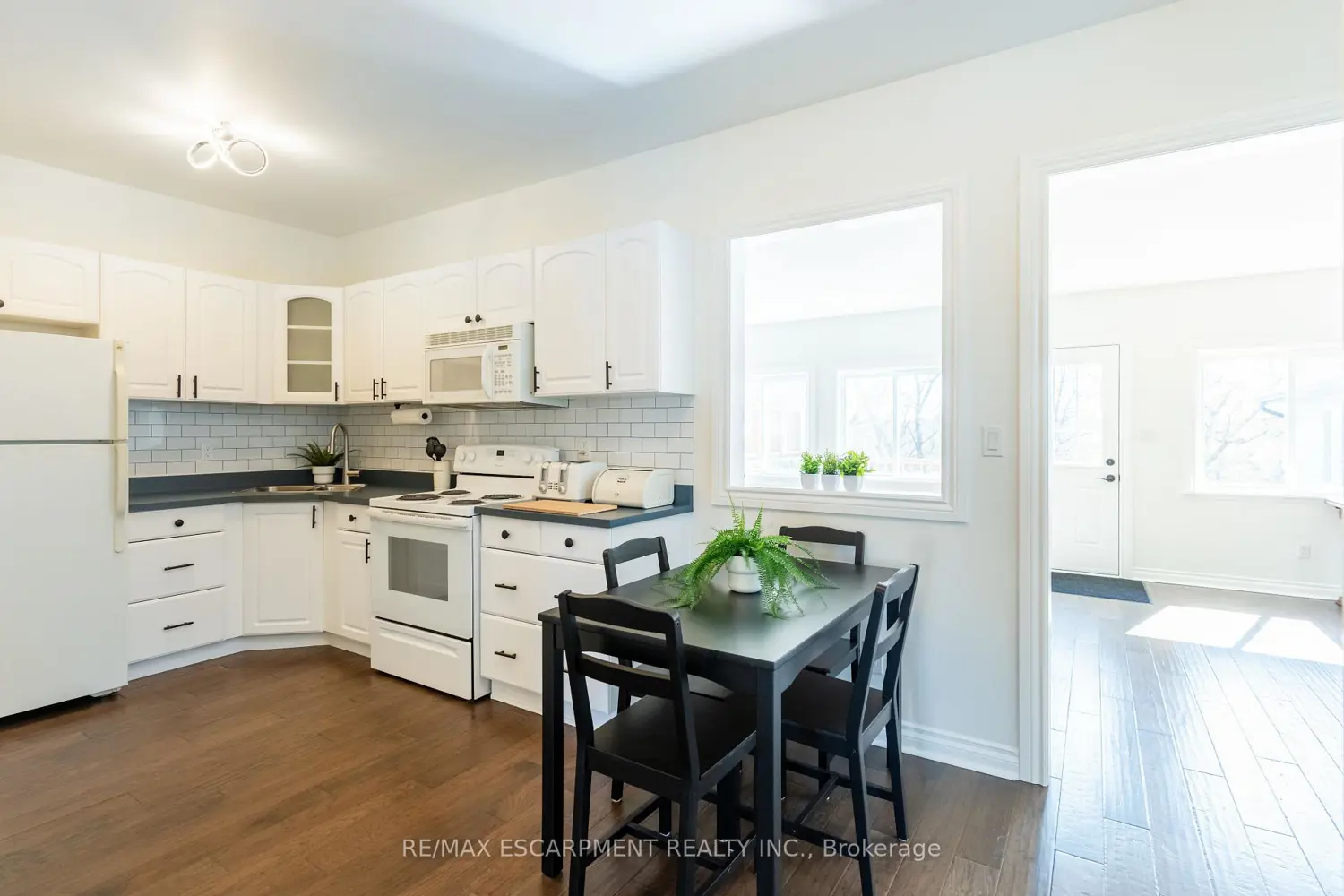 621 Rosseau Road photo 4