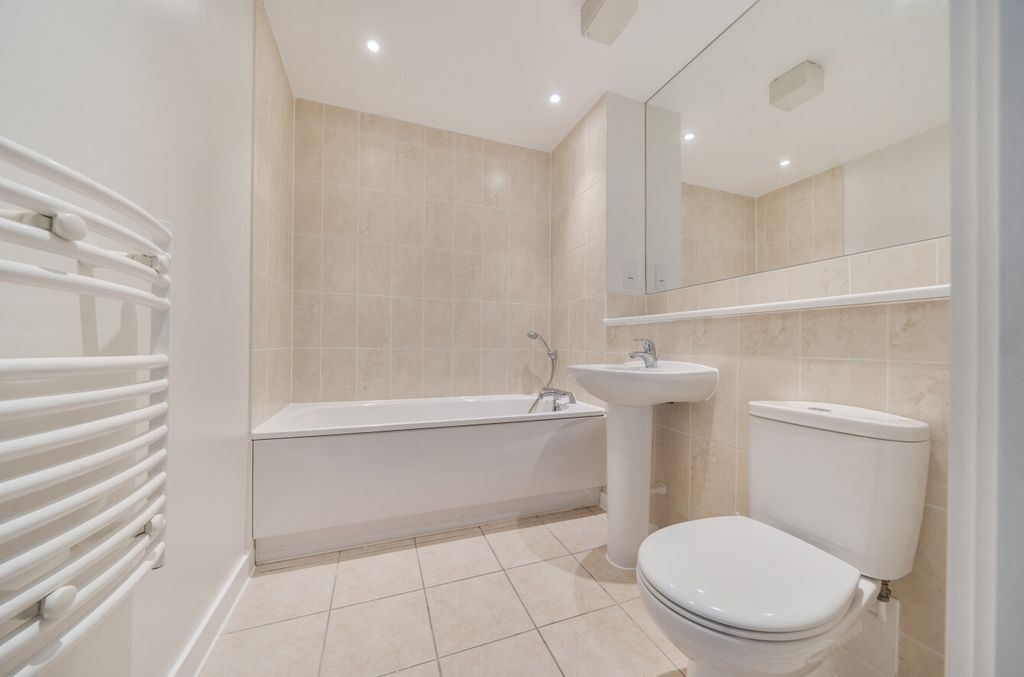 Additional image 17 of 2 bed flat for saleBeacon Crescent, Hindhead, Surrey GU26