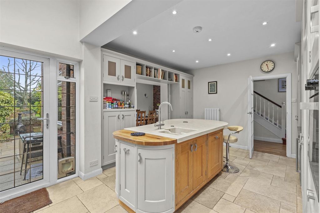 Additional image 5 of 5 bed detached house for saleMarlow Road, High Wycombe HP11