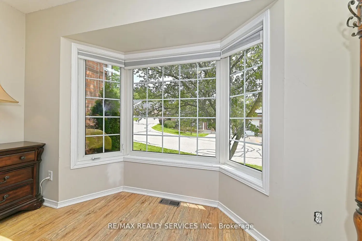 1077 Hamilton Road 31 photo 4