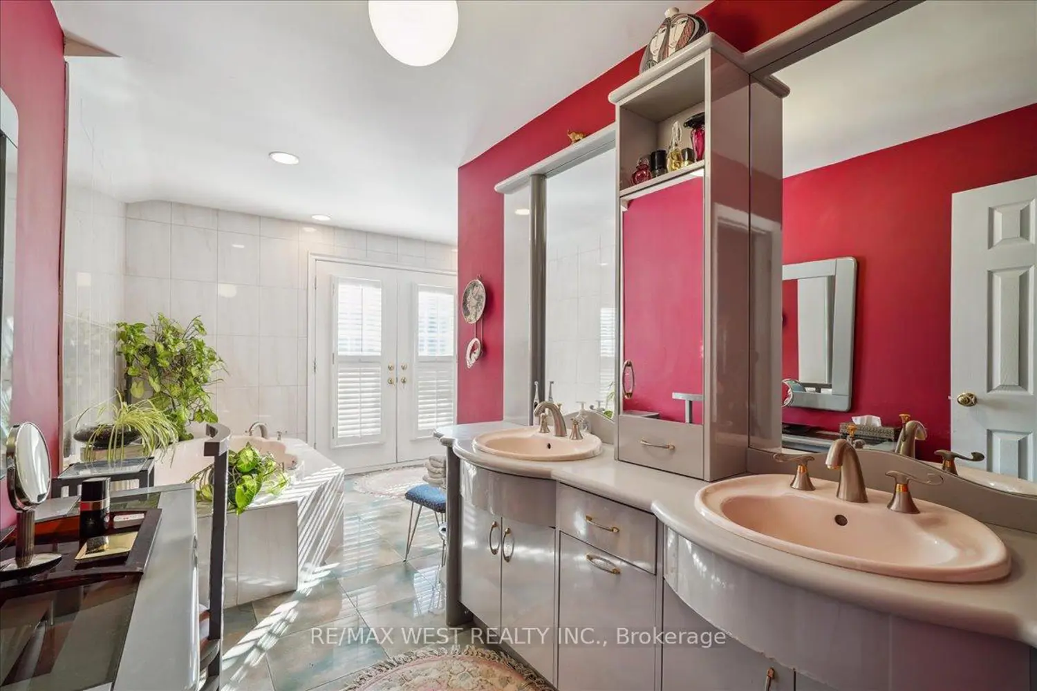 190 Sandys Drive photo 5
