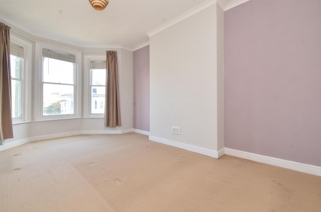 2 bed flat for saleCarisbrooke Road, St. Leonards-On-Sea TN38
