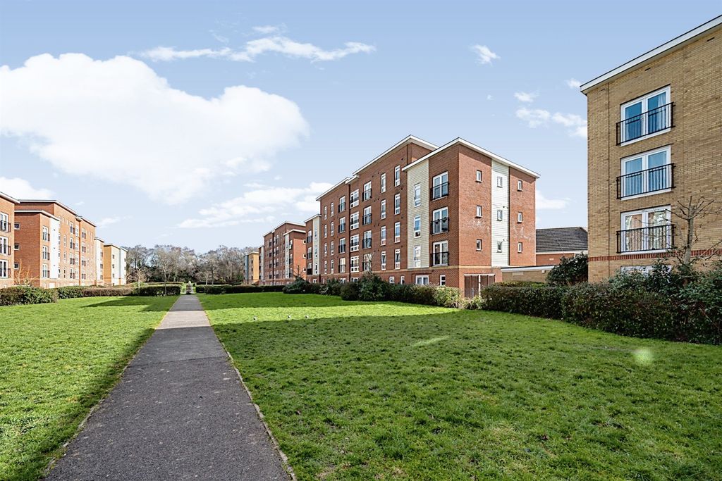 Additional image 11 of 2 bed flat for saleLittle Hackets, Havant PO9