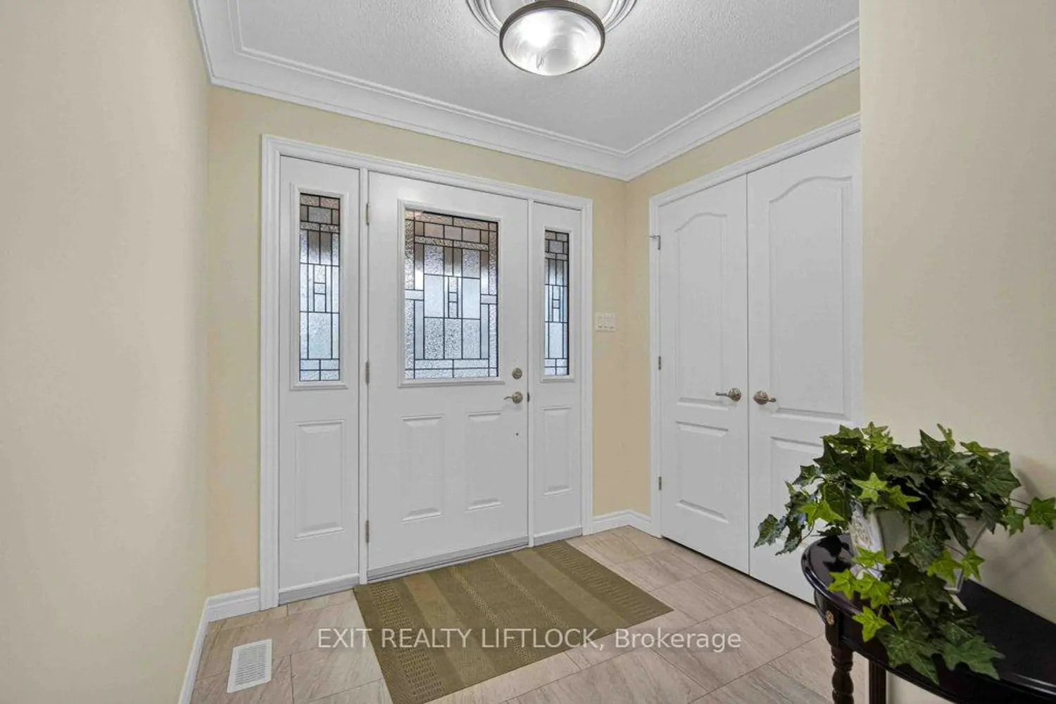 320 Mullighan Gardens photo 2