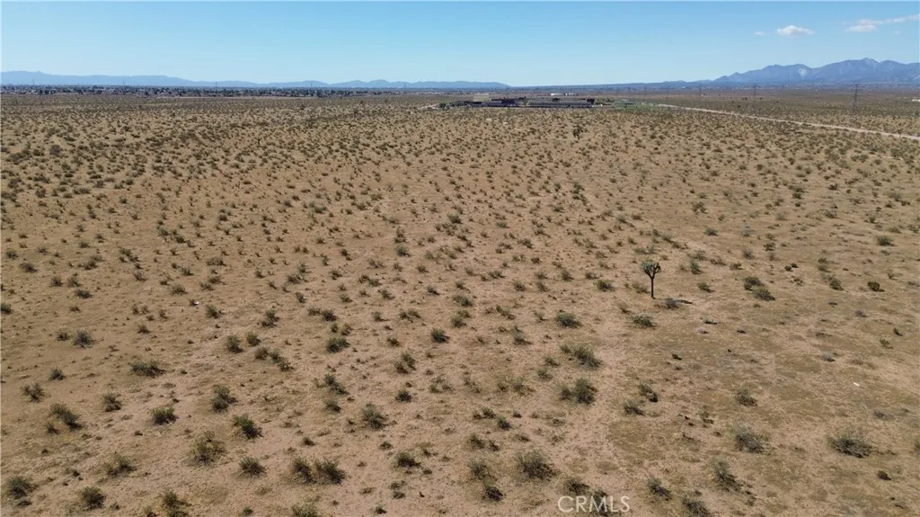 Holly, Adelanto, CA 92301 photo 3
