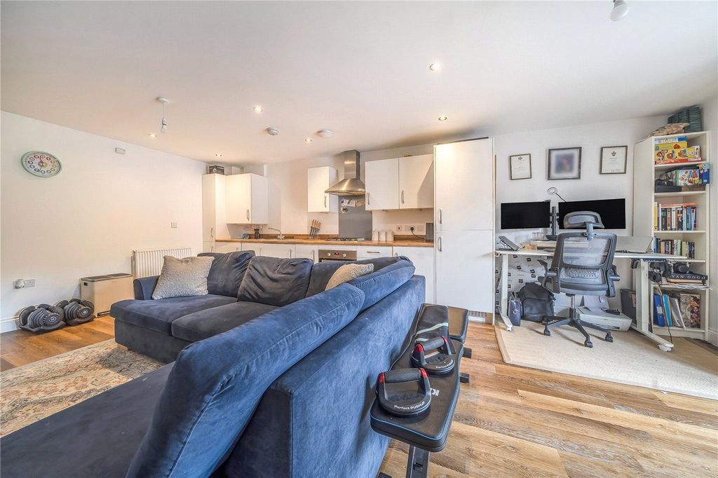 Additional image 8 of 2 bed flat for saleCarter Court, Hook, Hampshire RG27