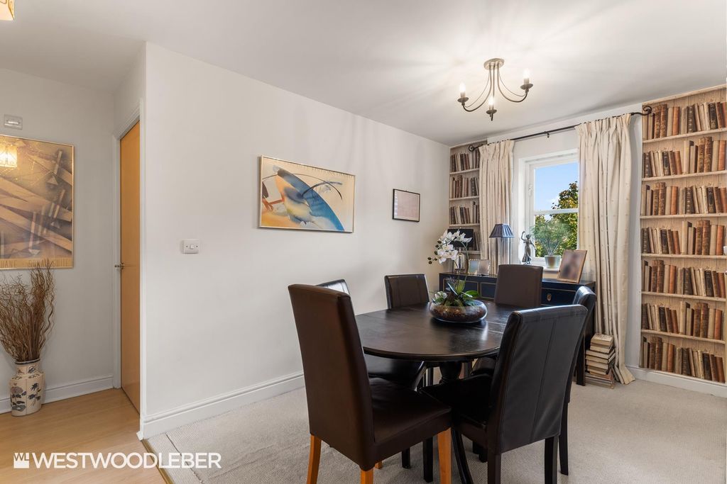 Additional image 7 of 3 bed flat for salePlomer Avenue, Hoddesdon EN11