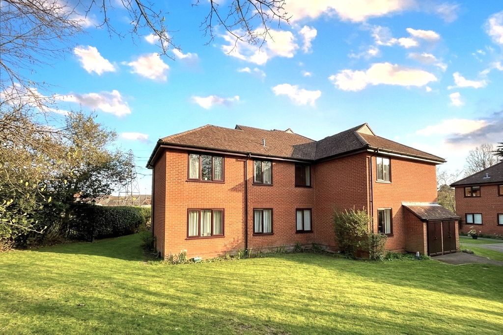 Additional image 12 of 2 bed flat for saleBerry Court, Hook, Hampshire RG27