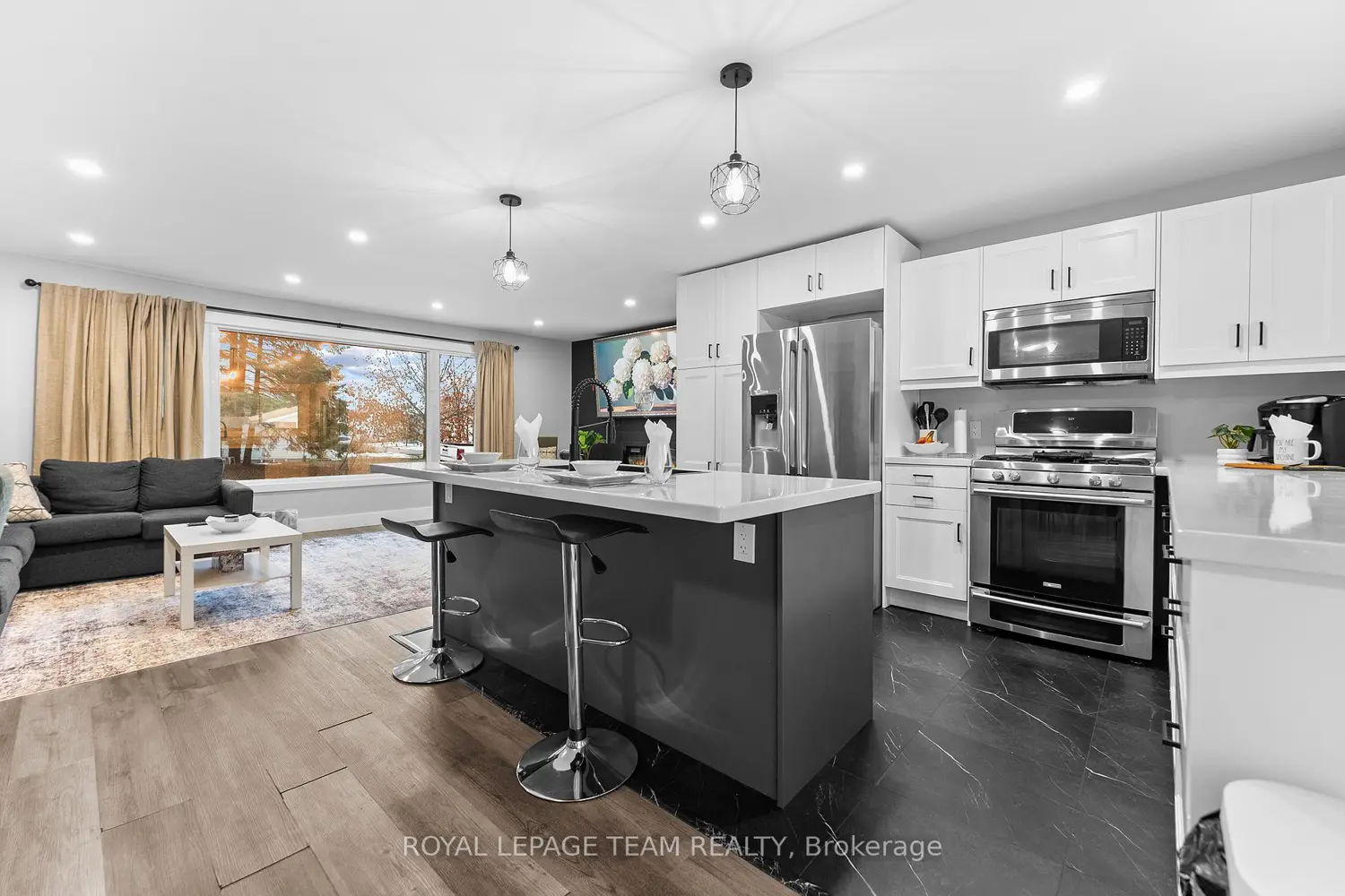25 Frontenac Crescent photo 5
