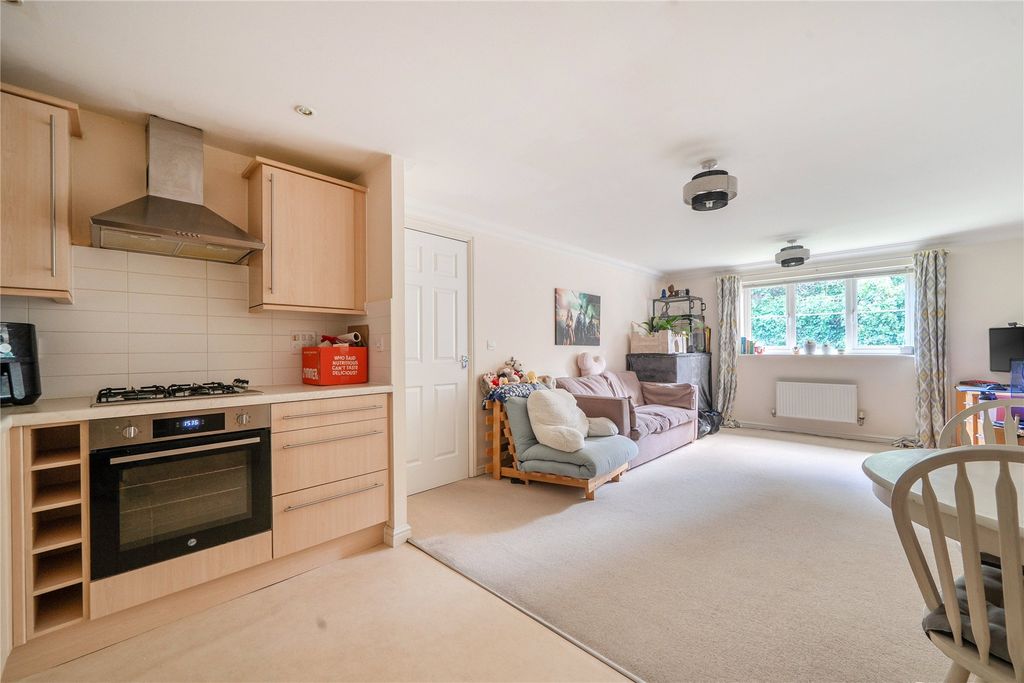 Additional image 6 of 2 bed flat for saleHaslemere, Surrey GU27