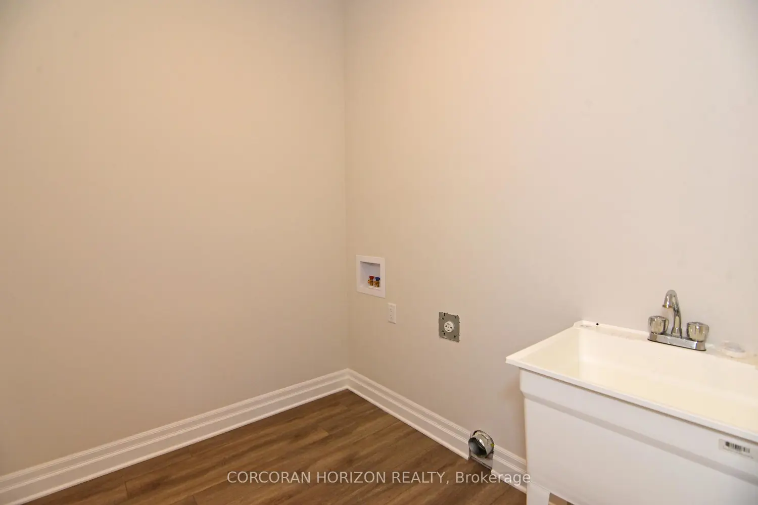 403 Breakwater Boulevard photo 4