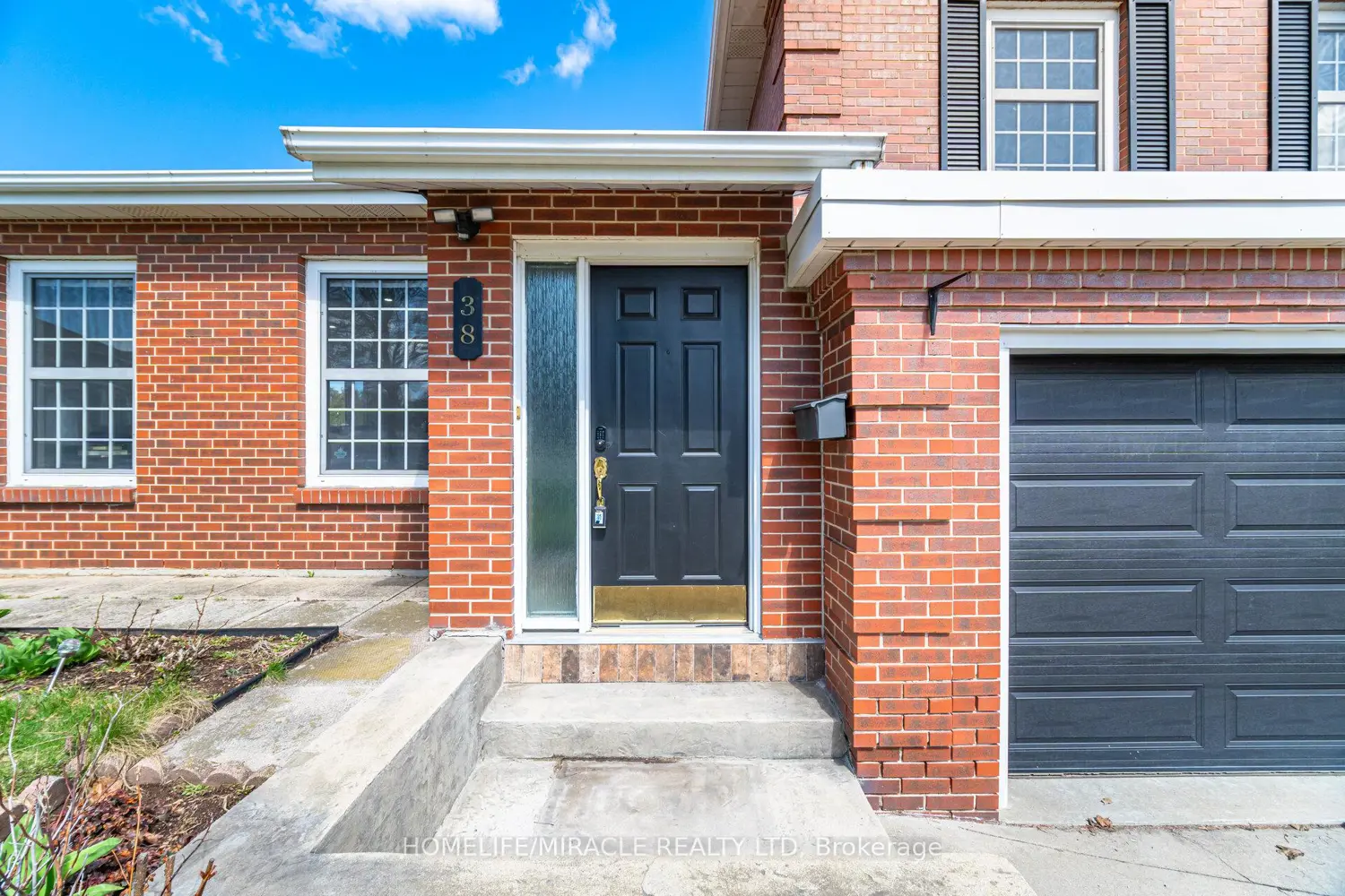 38 Leclaire Street photo 3