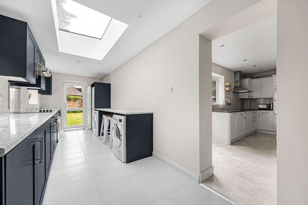 Additional image 7 of 5 bed detached house for salePearces Orchard, Henley-On-Thames RG9